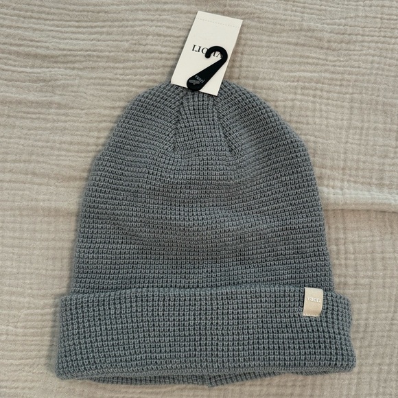 Vuori Accessories - VUORI KNIT GRAY HAT NWT